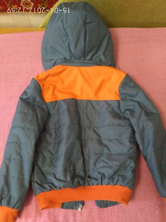 Куртка демисезонная Бемби. Серая с оранжевыми вставками(на рукаве маленькое пятн. . фото 4
