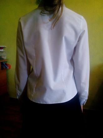Блузка для девочки школьная рост 134 (Польша). . фото 4