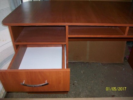 Большой офисный стол в идеальном состоянии размер столешницы 130 *60 см. . фото 3