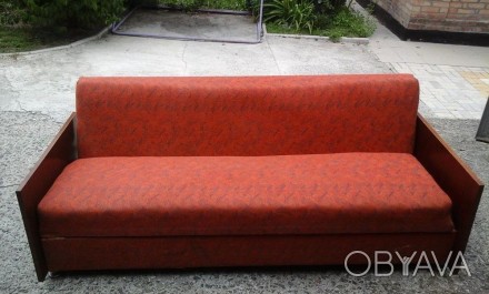 Продам диван с обивкой в нормальном состоянии, требующий частичной замены подкла. . фото 1