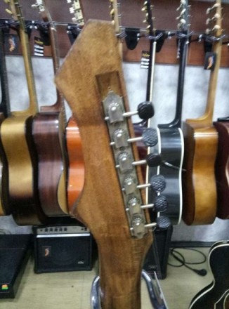 Гитара Черниговской музыкальной фабрики сделана на заказ, в отличнейшем состояни. . фото 5