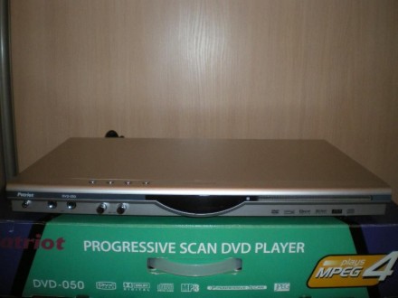 DVD плеер Patriot 050 использовался редко, в заводской упаковке, в подарок диски. . фото 4
