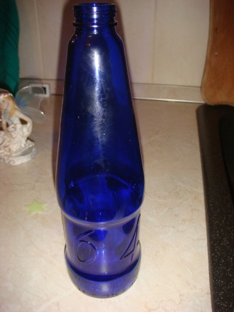 Синее кобальтовое стекло (в виде целых бутылок) Цена: 1 кг - 28 грн. ( 4 бут./кг. . фото 2