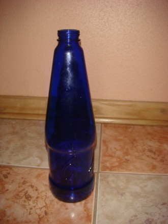 Синее кобальтовое стекло (в виде целых бутылок) Цена: 1 кг - 28 грн. ( 4 бут./кг. . фото 3