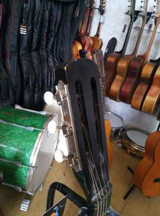 Очень интересная акустическая гитара произведенная на Черниговской музыкальной ф. . фото 6