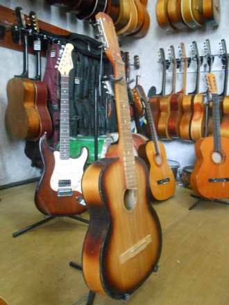 Отличная 6-ти струнная гитара производства Черниговской музыкальной фабрики. Гри. . фото 4