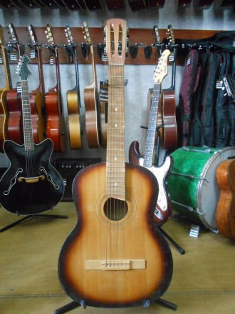 Отличная 6-ти струнная гитара производства Черниговской музыкальной фабрики. Гри. . фото 2