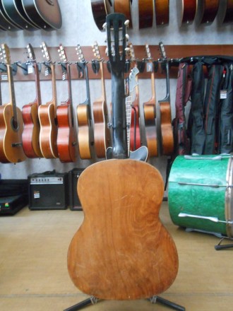 Отличная гитара производства Черниговской музыкальной фабрики. Внешне состояние . . фото 8