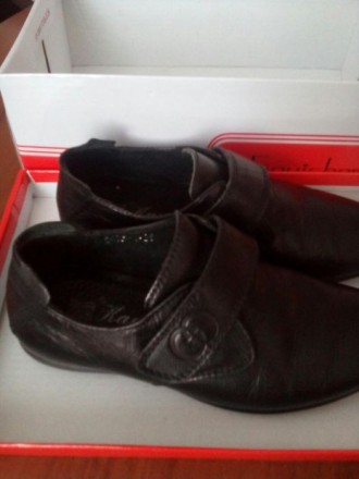 Туфли на мальчика(28 р.) кожаные ,покупали на 1 класс, носили очень мало , состо. . фото 3