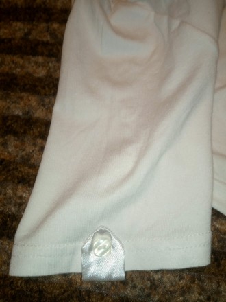 Нарядная белая блуза с коротким рукавом. 
Атласная отделка- воротник, хлястики . . фото 10