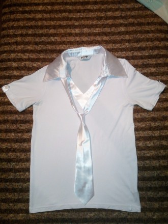 Нарядная белая блуза с коротким рукавом. 
Атласная отделка- воротник, хлястики . . фото 7