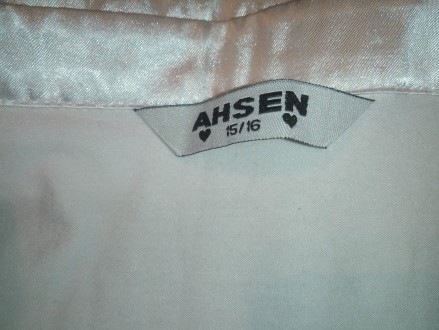 Нарядная белая блуза с коротким рукавом. 
Атласная отделка- воротник, хлястики . . фото 6