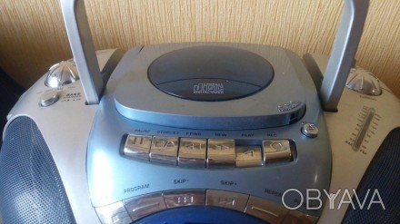 Магнитофон в рабочем состоянии,диски,касеты,радио. . фото 1
