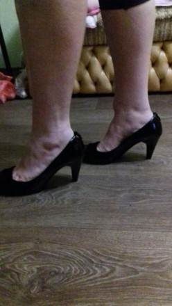 туфли черно лаковые с замшевыми полосочками женские, состояние новых. н туфлях у. . фото 6