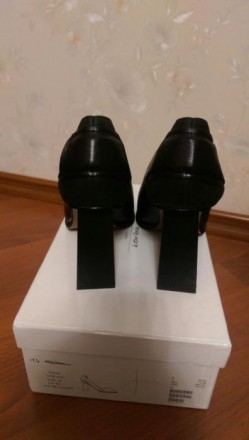 Женские туфли на каблуке, натуральная кожа, чёрные, размер 41, причина продажи -. . фото 4
