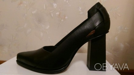 Женские туфли на каблуке, натуральная кожа, чёрные, размер 41, причина продажи -. . фото 1