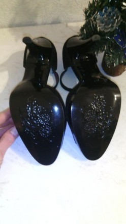 Новые итальянские туфли, замшевые, каблук 10 см, можем поторговаться. . фото 4