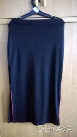 Длинная прямая юбка, черного цвета, с разрезами по бокам. ПОТ 37 см (тянется до . . фото 1
