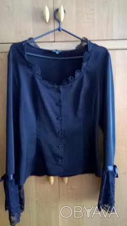 Нарядная черная блузка с мелкими рюшами вверху и очень красивыми кружевными рука. . фото 1
