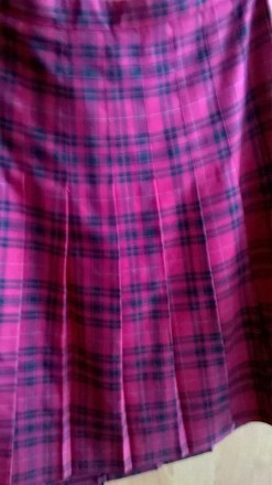 Яркая клетчатая юбка в складку - всегда актуальный тренд!
Размер 40 / 12 / L. . фото 3