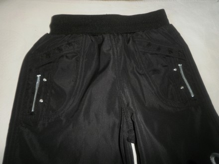 Продам брюки черные демисезонные на девочку, состав полиэстер, размер S 140/60А.. . фото 3