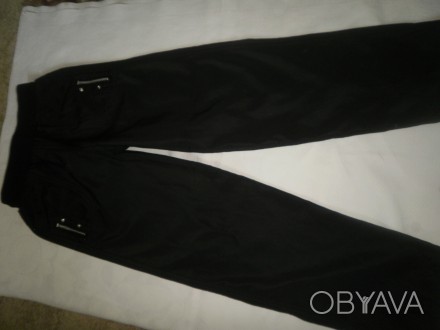 Продам брюки черные демисезонные на девочку, состав полиэстер, размер S 140/60А.. . фото 1