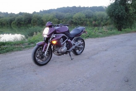 Продам Kawasaki ER6N мотоцикл в идеальном состоянии привез его 1 месяц назад из . . фото 2