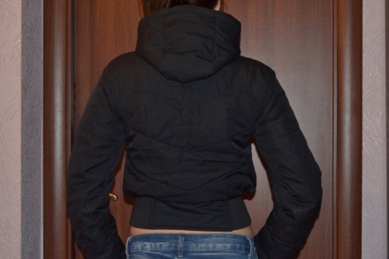курточка спортивная"NIKE"(оригинал)короткая, в отличном состоянии.Размер 40-42. . фото 3