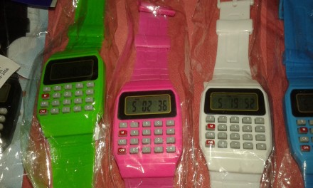 классные силиконовые браслеты с часами и калькулятором. разные цвета-белый, сини. . фото 4