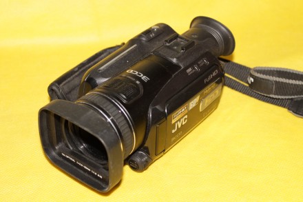 Видеокамера JVC GZ-HD7. Состояние - хорошее. Полный комплект + запасной жесткий . . фото 2