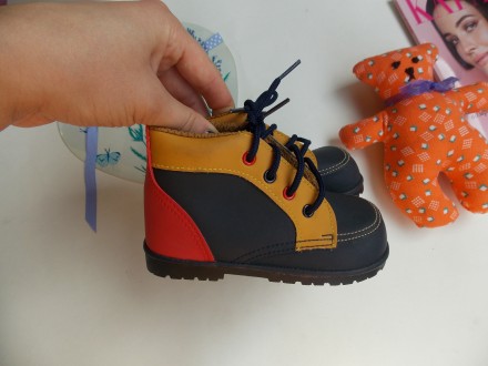 Круті дитячі чобітки 
на осінь буде якраз
розмір пише 6 (підошва 16 см)
стан . . фото 2