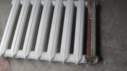 продам радиатор отопления, чугунный, 
в наличии радиатор на 4, 9 и 10 секций.
. . фото 3