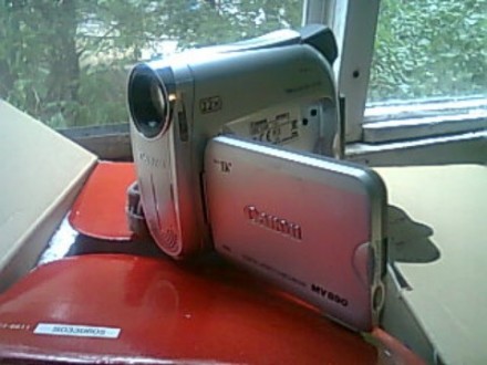 Видеокамера Canon MV890,miniDV.Пишет в цифре на миникассету.Можно сразу смотреть. . фото 2
