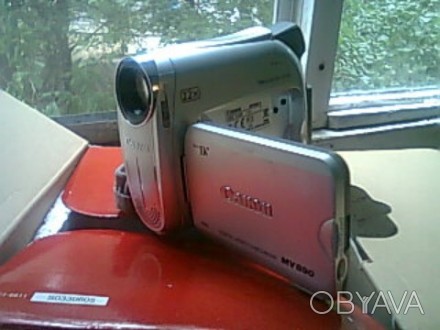Видеокамера Canon MV890,miniDV.Пишет в цифре на миникассету.Можно сразу смотреть. . фото 1