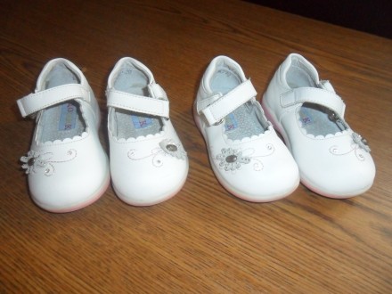 продам біленькі туфельки для двох принцес. розмір 20. носили мало. стан хороший,. . фото 2