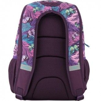 Рюкзак выполнен из фиолетового полиэстера с яркими бабочками, имеет розовую подк. . фото 3