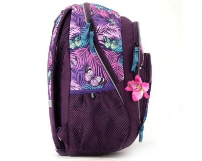 Рюкзак выполнен из фиолетового полиэстера с яркими бабочками, имеет розовую подк. . фото 5