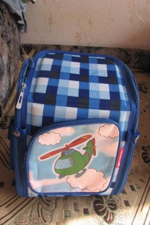 Рюкзак школьный для 1-3 класса для мальчика. Спинка ортопедическая. Не затертый.. . фото 2