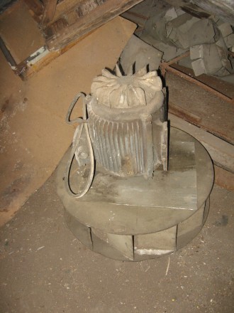 Вентиляционная установка улитка с подставкой и кожухом, диаметр 550 мм, двигател. . фото 3
