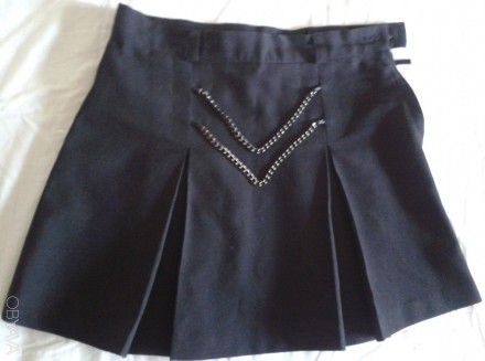 Черная школьная юбка для девочки 10 лет. ПОТ – 39 см, длина – 34 см. нужно смени. . фото 2