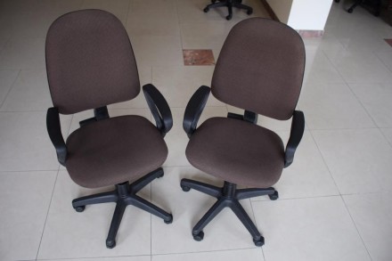 Офісні крісла 3 шт, в гарному стані. 1 крісло 600 грн.. . фото 2