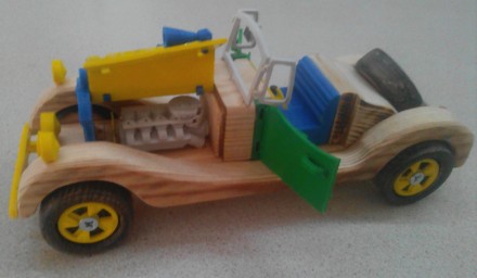Данная модель игрушки сделана  из  дерева и ABS пластика, колеса  выполнены из  . . фото 5