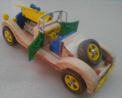 Данная модель игрушки сделана  из  дерева и ABS пластика, колеса  выполнены из  . . фото 4