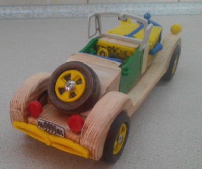 Данная модель игрушки сделана  из  дерева и ABS пластика, колеса  выполнены из  . . фото 3