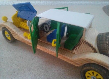 Данная модель игрушки сделана из дерева и ABS пластика, колеса, которые  крутятс. . фото 4
