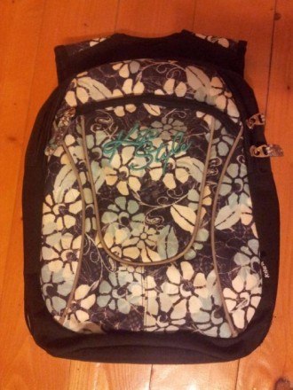 Продаю шкільний рюкзак в хорошому стані. Колір чорний в біло-голубі квіти. Є орт. . фото 3