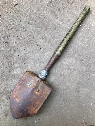 Продаю редкую, складную саперную лопату (из старых) Tombo Тайвань. Лопатка крепк. . фото 3