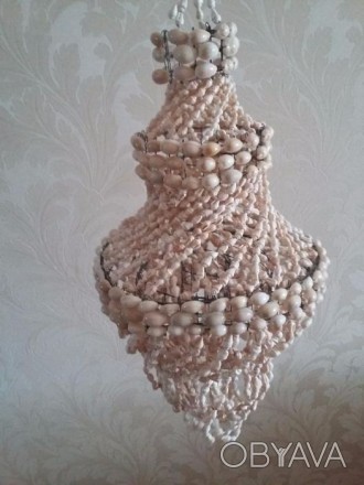 Люстра з натуральних ракушок. Виготовлена кримськими рукодільниками.. . фото 1