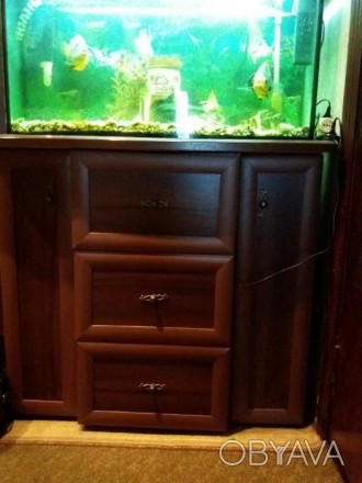 продается аквариум на 200 литров ,комод,и рыбки!Комод-высота 96 см,длина 105 см,. . фото 1