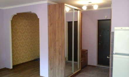 Квартира-студія з капітальним ремонтом, лоджія засклена і поставлена деревяна ут. . фото 5